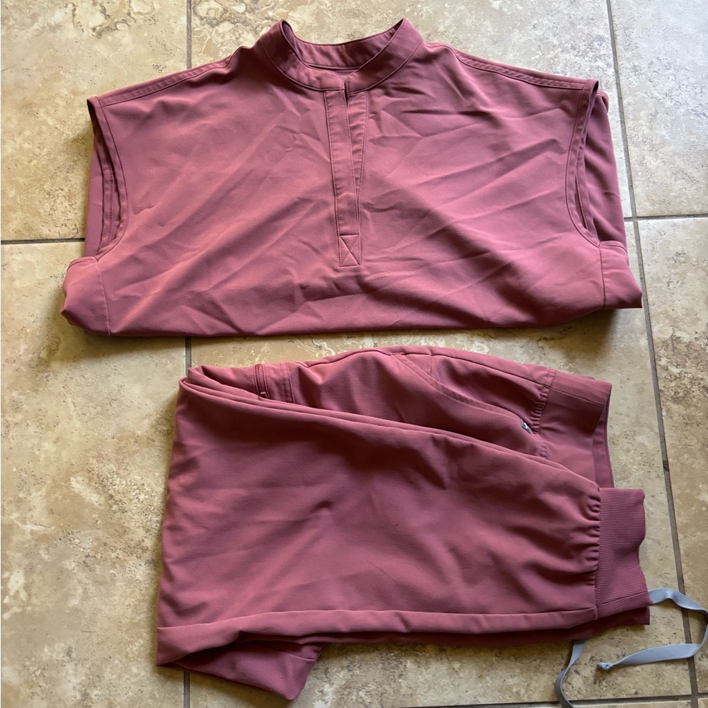 Mauve figs scrub set